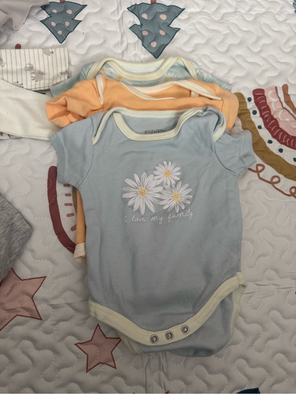 Kyle & Deena New York 0-3 clothes bundle - Picture 4 of 4